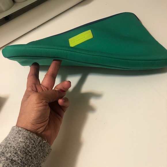 Marc Jacobs green soft laptops bag - Picture 7 of 10